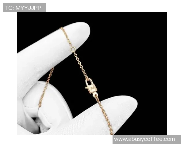 闪耀绿茵场足球星项链设计灵感与时尚潮流完美结合的珠宝艺术之选